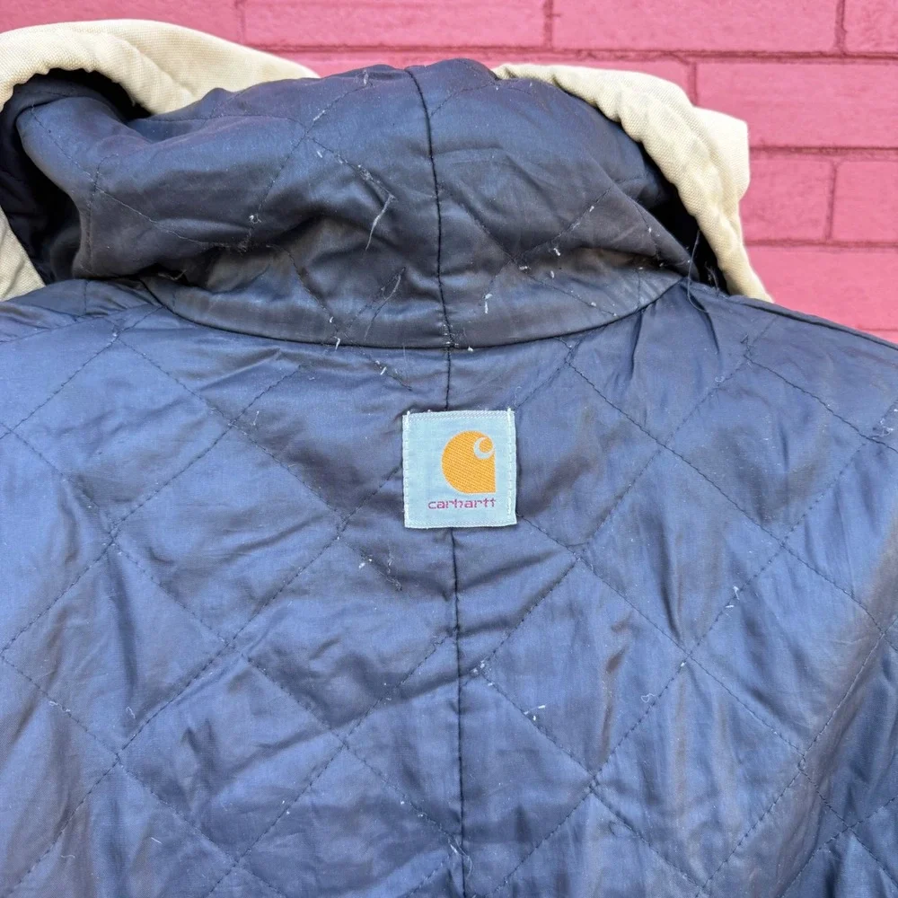Carhartt jacket has